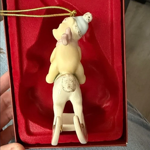 Lenox 2006 Annual Winnie the Pooh Baby’s First Christmas Ornament - Picture 6 of 7